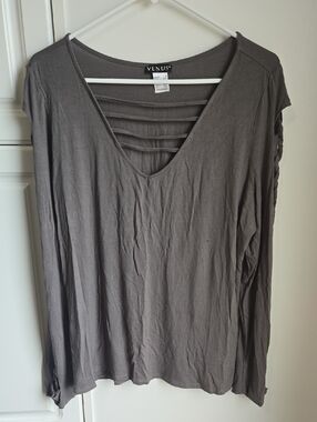 VENUS Charcoal Gray Long Sleeve V-Neck Top with Ladder Back Detail